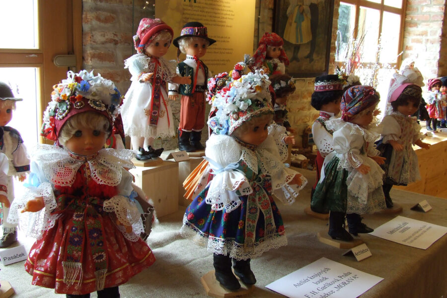 TURISTICKÉ INFORMAČNÍ CENTRUM, MUZEUM PODHRADÍ, GALERIE NA PŮDĚ Buchlovice FOTO