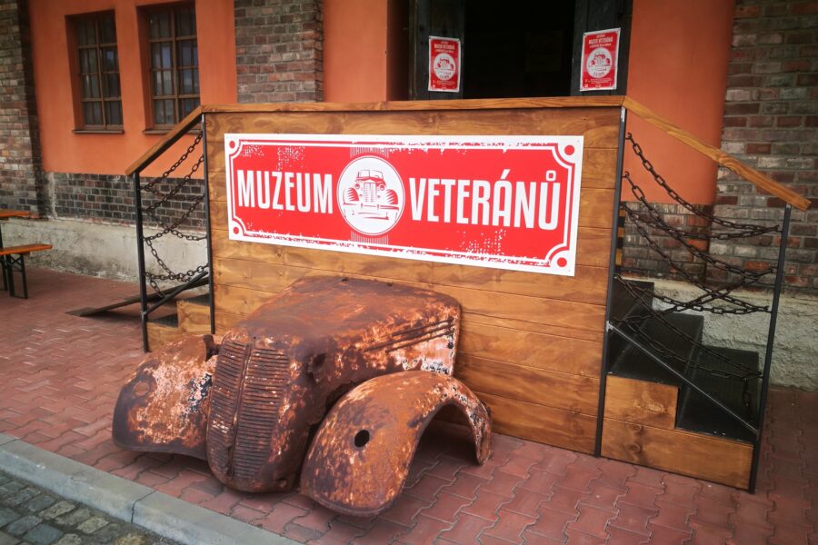 Muzeum veteránů v KOVOZOO Staré Město FOTO