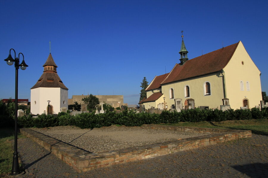 Kostel Svatého Michaela a kaple Svatého Jana Křtitele