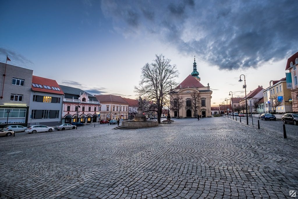 Masarykovo náměstí – časová osa v mosazných destičkách