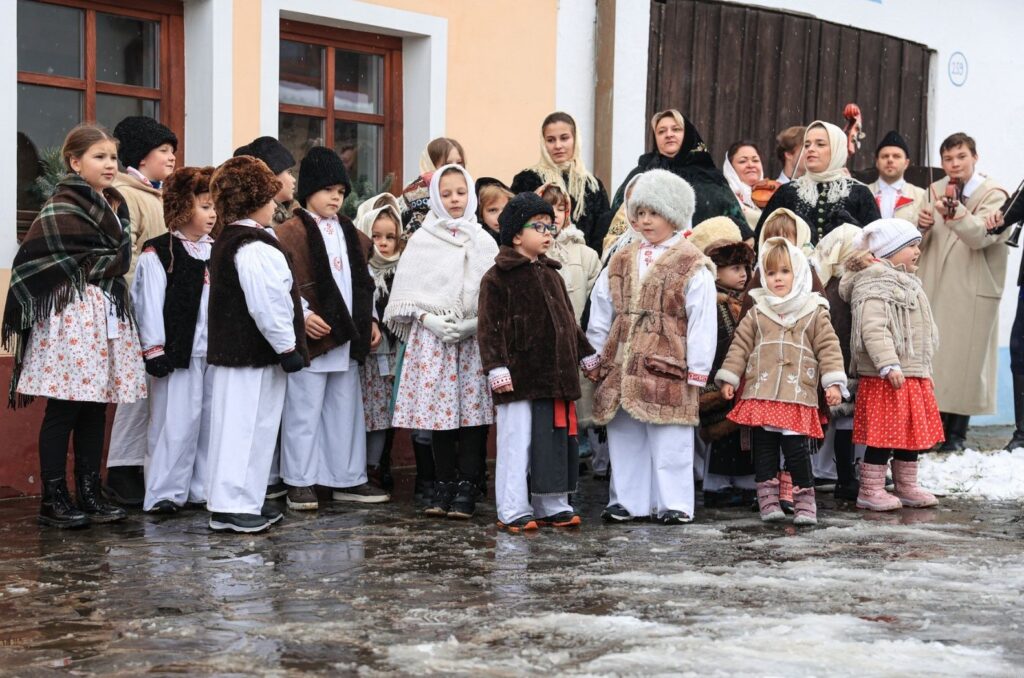 „Došli sme k vám na koledu“ aneb tradice v Hluku