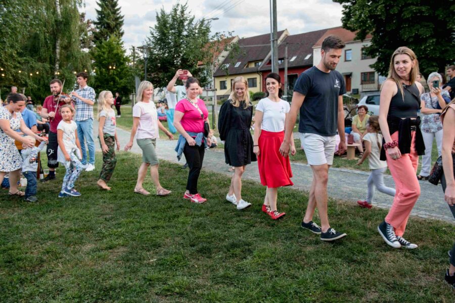 Večery v parku – folkorní FOTO