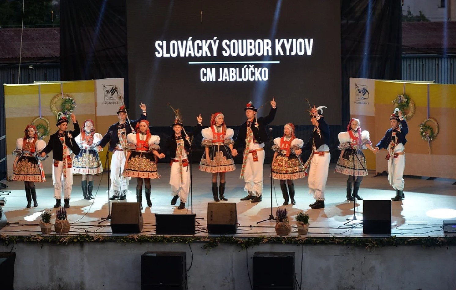 Folklorní festival v Dambořicích bude lákavější díky spojení se sjezdem rodáků