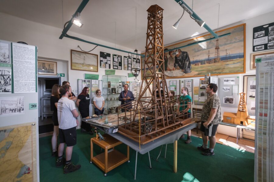 Muzeum naftového dobývání a geologie FOTO