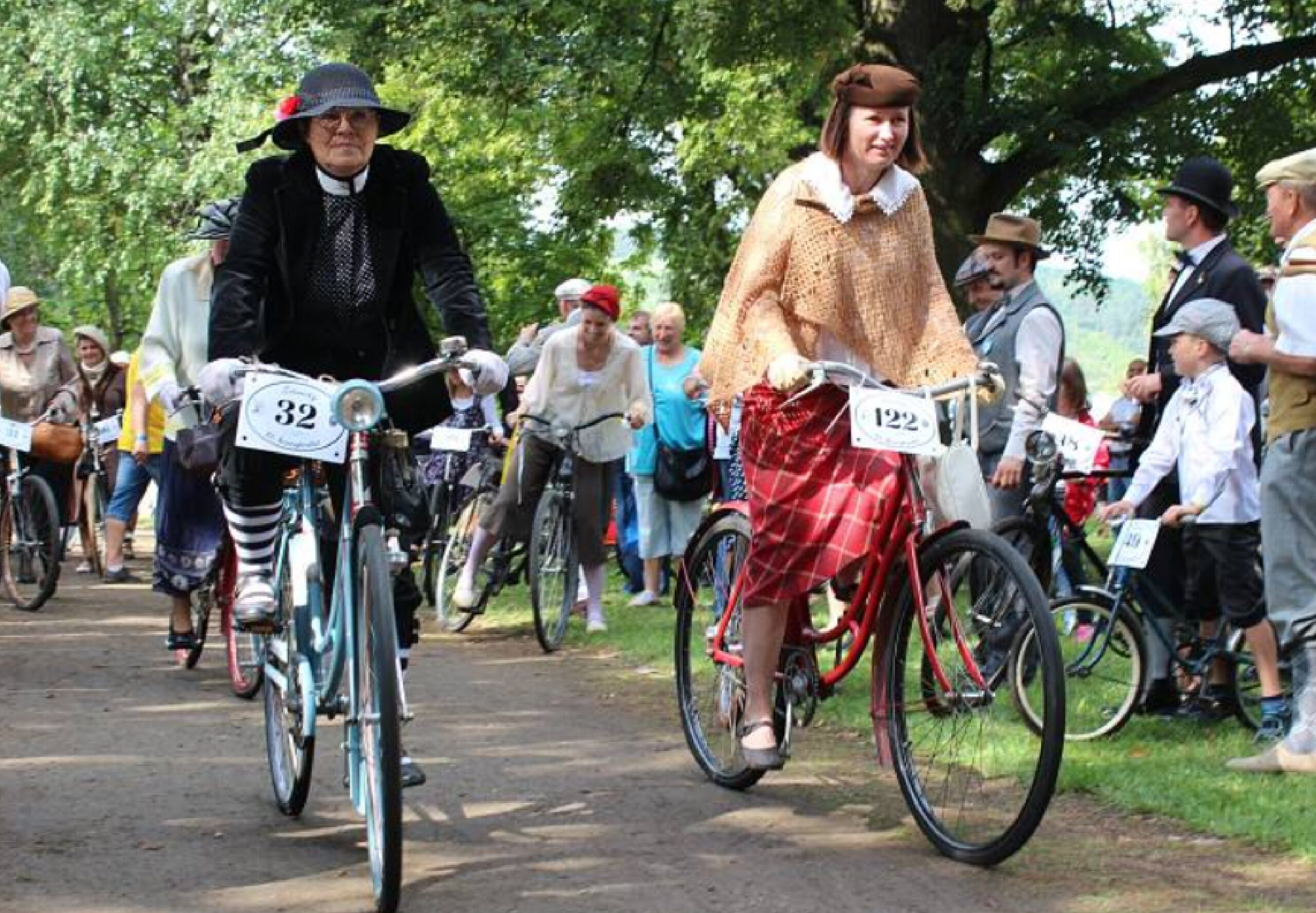 Milovníci historických bicyklů se opět sjedou okolo Stromu lásky