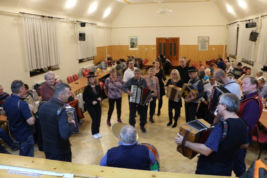 Setkání harmonikářů a heligonkářů ve Strání FOTO