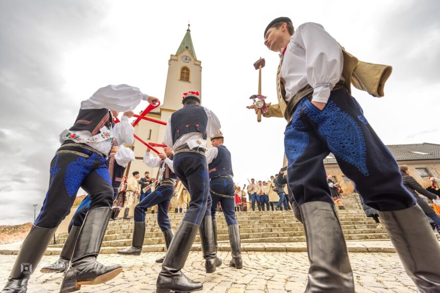 Krajem magické přírody a tanečních rituálů – Jiří Zerzáň FOTO